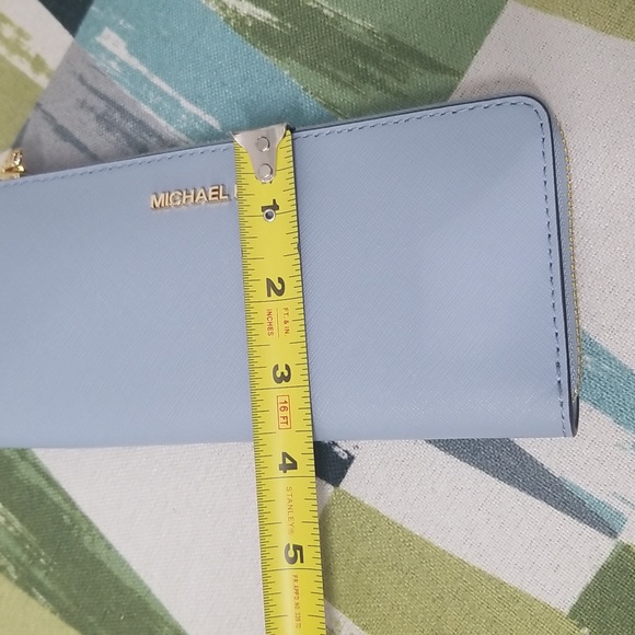 Michael Kors Jet Set Travel L Zip Wallet In Pale Blue(Saffiano Leather) - Picture 4 of 9